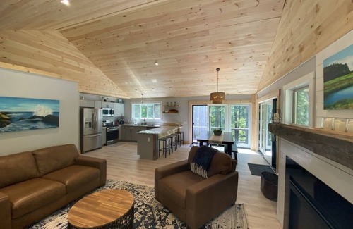 Norway Casa | Cozy 4 bedroom Lakehouse on Norway Lake