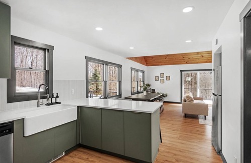 Jewett Cabina | Cozy 4-Bedroom Modern Mountaintop Retreat in Jewett