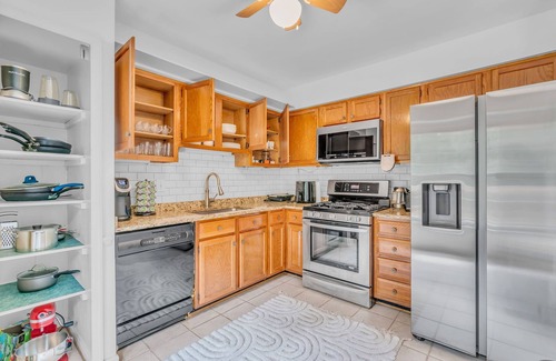 Fairfax Casa | Cozy 4-bedroom townhome in lovely Fairfax with AC, WiFi
