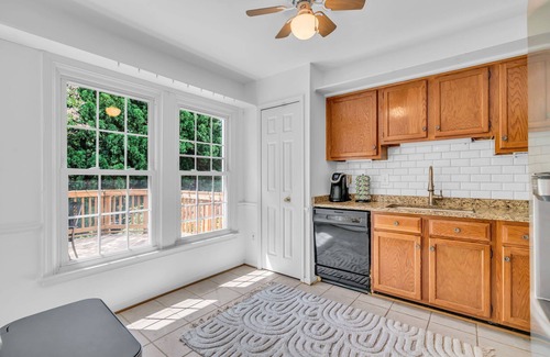 Fairfax Casa | Cozy 4-bedroom townhome in lovely Fairfax with AC, WiFi
