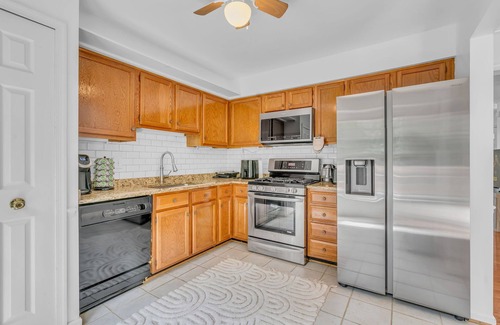 Fairfax Casa | Cozy 4-bedroom townhome in lovely Fairfax with AC, WiFi