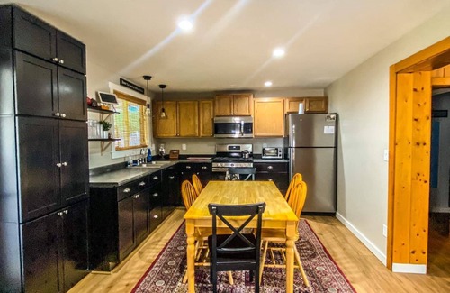 Wofford Heights Cabina | Cozy 4 Bedroom Cabin by the Lake