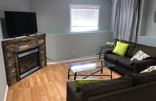 Red Deer Casa | Cozy 4 Bedroom w/outdoor fire pit sanctuary