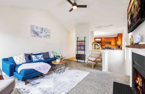 Whittier Heights Casa | Cozy 4 beds Ballard House w/Private Yard & Balcony