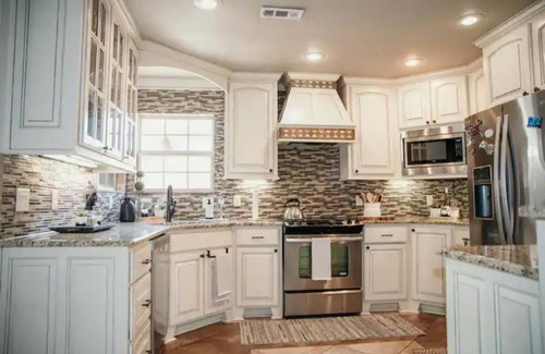 Rogers Casa | Cozy 4 BR home - Pet friendly