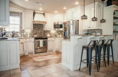 Rogers Casa | Cozy 4 BR home - Pet friendly