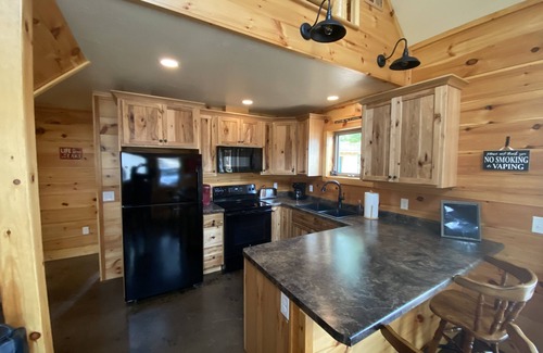 Arbor Vitae Cabina | Cozy 4 season Cabin on Big Arbor Vitae Lake-Northwoods Sugar Shack