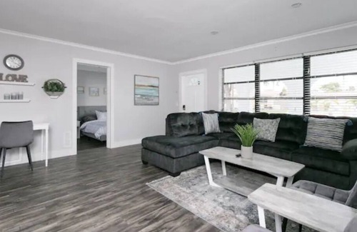 West Hollywood Casa | Cozy 4bed/2bath home with heated pool & Jacuzzi