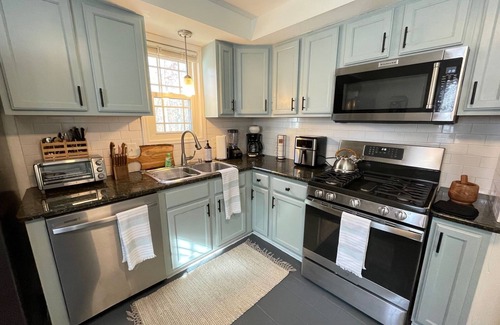 Berea Casa | Cozy 4BR & 2 Bath-CLE, BW, IX Center-walkout basement - firepit - dog friendly!