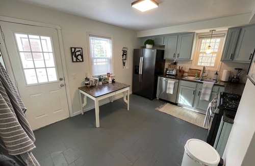 Berea Casa | Cozy 4BR & 2 Bath-CLE, BW, IX Center-walkout basement - firepit - dog friendly!