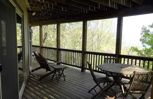 Beech Mountain Cabaña | Cozy 4BR Beech Mountain cottage with views, adventure, and comfort for all.