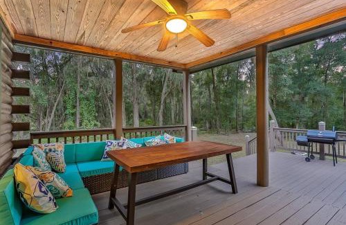 Florahome Apartamento | Cozy 4BR Cabin on 11 acres with pool, BBQ & patio!