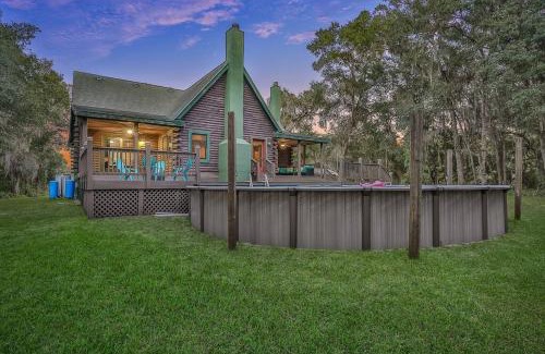 Florahome Apartamento | Cozy 4BR Cabin on 11 acres with pool, BBQ & patio!