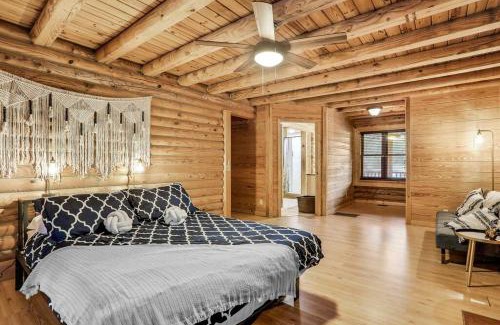 Florahome Apartamento | Cozy 4BR Cabin on 11 acres with pool, BBQ & patio!