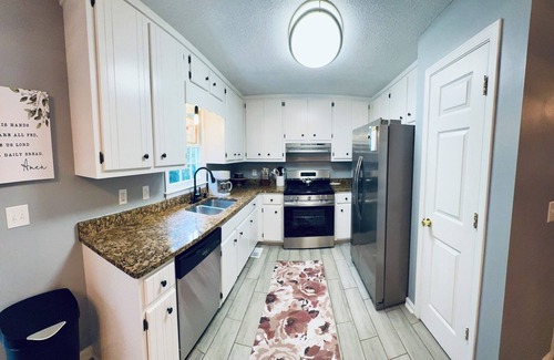 Acworth Casa | Cozy 4BR Home Near Lake Allatoona & Red Top Mtn, Lakepoint Sports Complex,