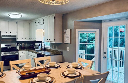 Acworth Casa | Cozy 4BR Home Near Lake Allatoona & Red Top Mtn, Lakepoint Sports Complex,