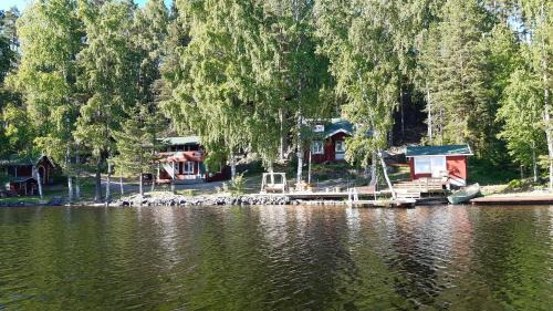Asikkala Apartamento | Cozy 4BR Lakeside Cottage with Sauna & Outdoor Grill