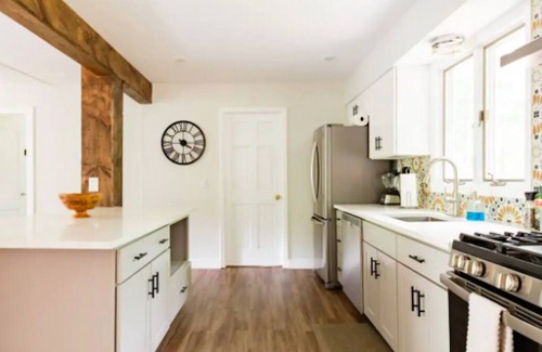 Shandaken Cabina | Cozy 4br Retreat, Fire-pit, Hot-Tub, Hiking- Seasonal Heated/Saltwater Pool