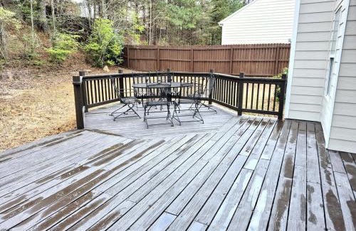 Buford Casa | Cozy 5-Bedroom Home with Spacious Deck