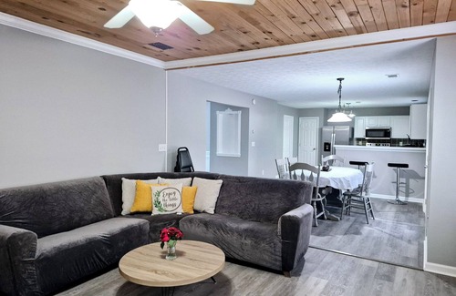 Buford Casa | Cozy 5-bedroom Home with Spacious Deck
