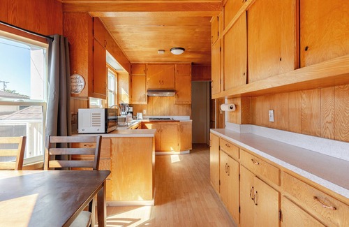 Albany Casa | Cozy 5-Bedroom House, Central AC, EV Charger, Perfect for Family and Work Groups