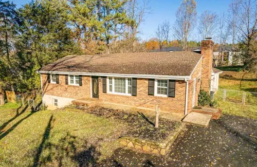 Lynchburg Casa | Cozy 5-bedroom house; full of amenities and more