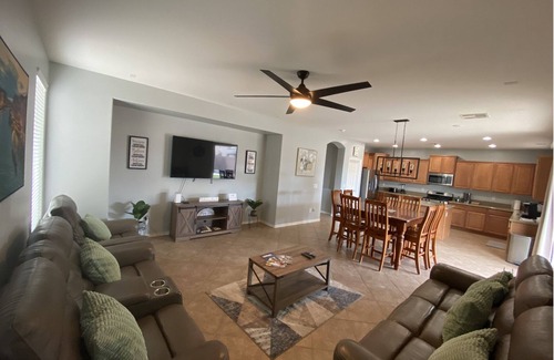 Villago Casa | Cozy 5-Bedroom Oasis with a Pool