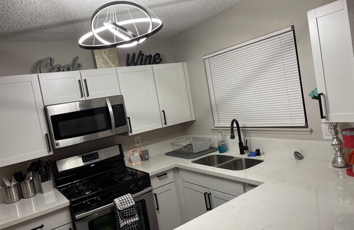 North Las Vegas Casa | Cozy 5 bedroom sleeps 14+