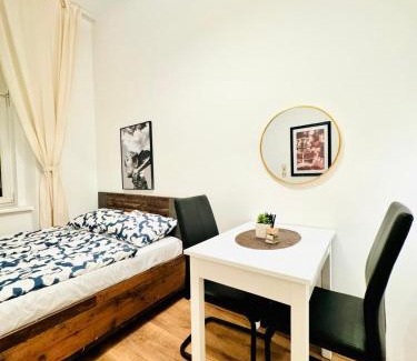 Liesing Apartamento | Cozy 5 BR Shared Apartment for 10P 10-Min to Kaufpark Alterlaa