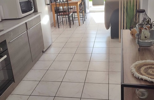 Saint-Hippolyte Apartamento | Cozy 55m2 T3 apartment with 50m2 courtyard