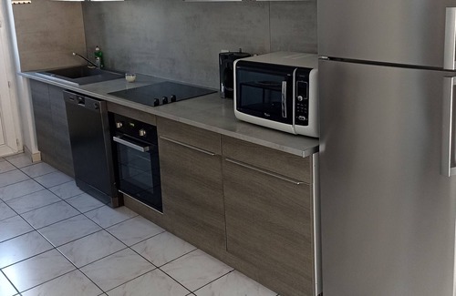 Saint-Hippolyte Apartamento | Cozy 55m2 T3 apartment with 50m2 courtyard