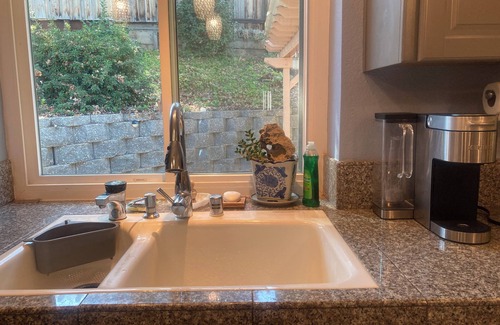 Represa Casa | Cozy 5BR Ranch Home with Hot Tub in Quiet Folsom Neighborhood
