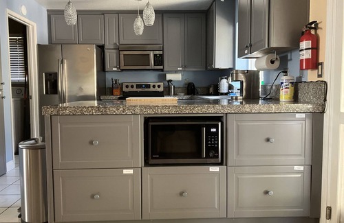 Represa Casa | Cozy 5BR Ranch Home with Hot Tub in Quiet Folsom Neighborhood