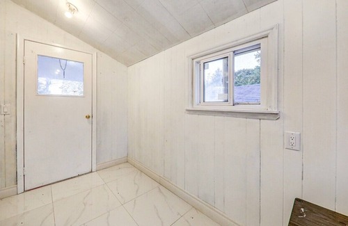 Kirkfield Cabaña | cozy 5br waterfront cottage kirfield,hotub