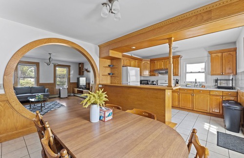 Malden Casa | Cozy 6 bedroom Entire house in Malden with free parking and WIndow AC