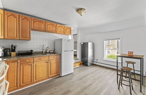 Malden Casa | Cozy 6 bedroom Entire house in Malden with free parking and WIndow AC