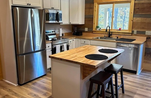 Helmsburg Cabina | Cozy 6 Person Cabin in Brown County, Indiana