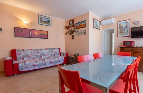 Lido degli Estensi Apartamento | Lido Degli Estensi Flat con Balcone e Parcheggio!