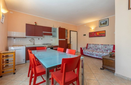 Lido degli Estensi Apartamento | Lido Degli Estensi Flat con Balcone e Parcheggio!