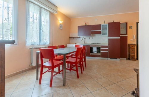 Lido degli Estensi Apartamento | Lido Degli Estensi Flat con Balcone e Parcheggio!