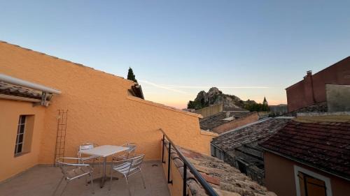 Pierrelatte Apartamento | Cozy 60M T4 duplex avec terrasse rooftop
