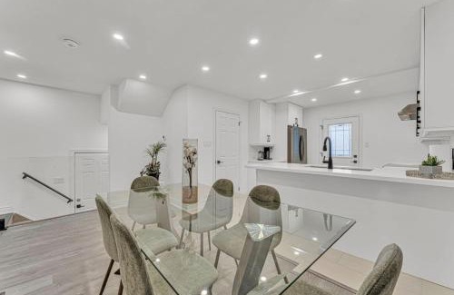 Hamilton Casa | Cozy 6BR Home TiCats Hospitals Beach First Ontario