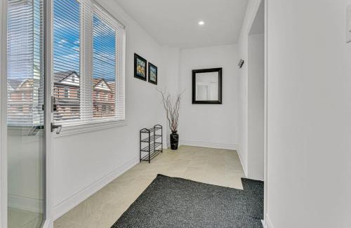 Hamilton Casa | Cozy 6BR Home TiCats Hospitals Beach First Ontario