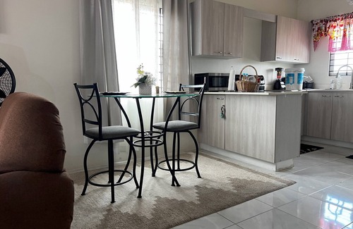 Portmore Casa | Cozy 8-Person Retreat In Gated Community Near Shops & Beaches!