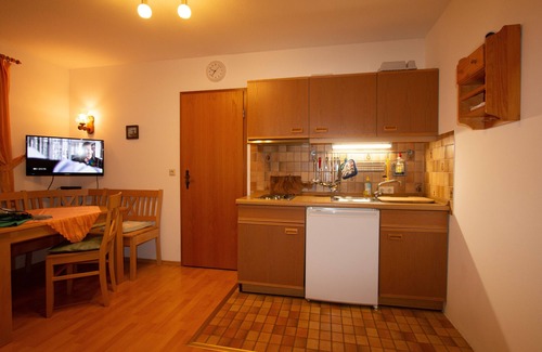 Weissbach an der Alpenstrasse Apartamento | Acogedor apartamento con balcón orientado al sur.