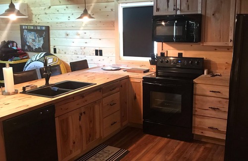 Linn Valley Cabina | Cozy A-Frame cabin right next to the water.