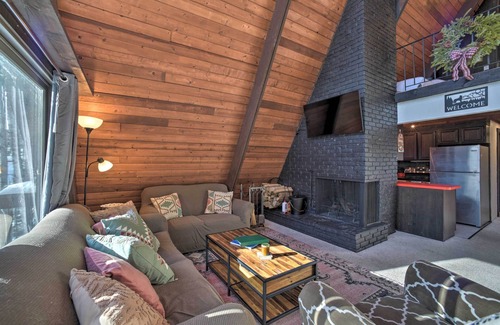 Wilmington Cabina | Cozy A-Frame Cabin w/ Pool Table: 8 Mi to Mt Snow!