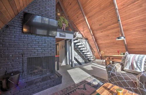 Wilmington Casa | Cozy A-Frame Cabin with Pool Table 8 Mi to Mt Snow!