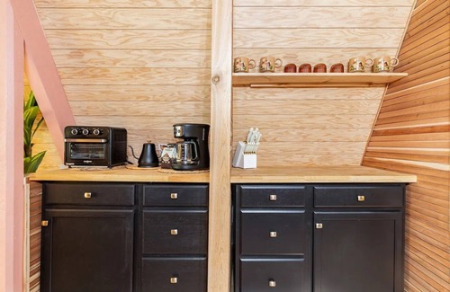 Crestline Cabina | Cozy A-Frame High in The Tree Tops