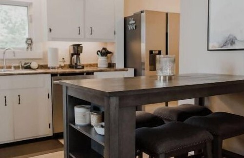 North Brookhaven Cabina | Cozy A-frame in North Georgia mountains with NEW hot tub